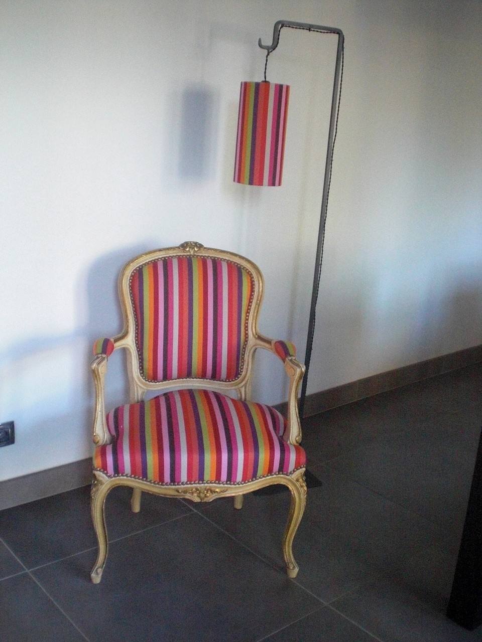 lampe et fauteuil2-maison- abat-jour- tapissier-home-design-artisanat-artisan-fauteuil-abajouriste-ile-de-france-noiseau